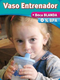 niña con vaso entrenador